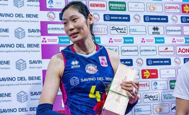 中国女排回归回归闪耀表现，湖人球迷集体呐喊